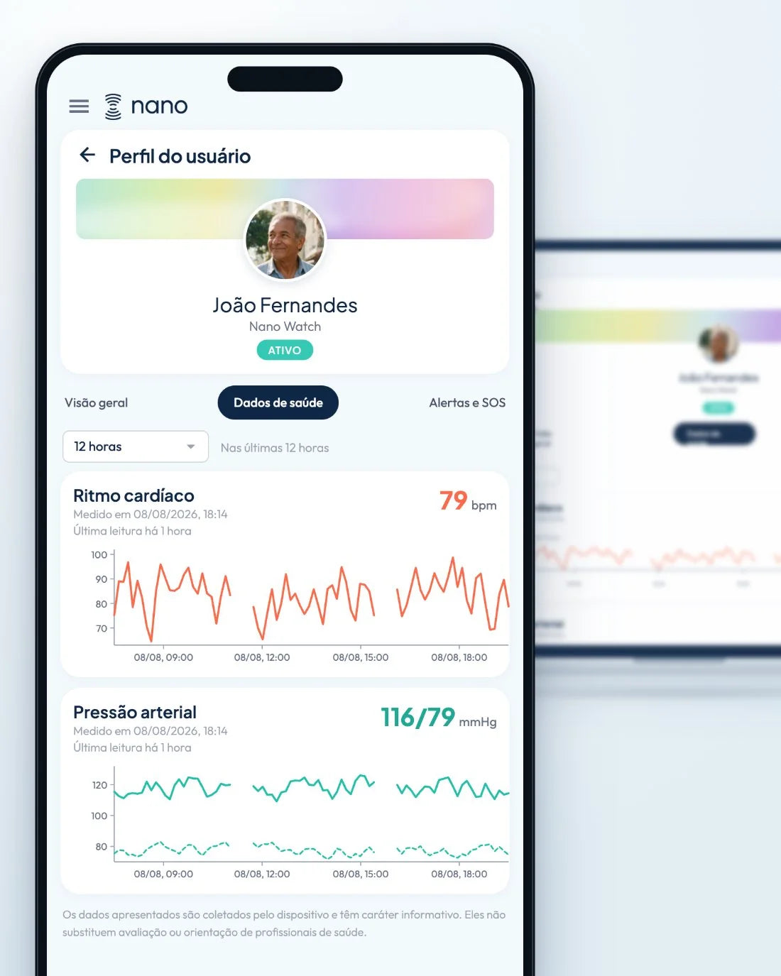 Celular mostrando as métricas de bem-estar no Portal Nano — ritmo cardíaco e pressão arterial — com um notebook ao fundo exibindo a mesma tela